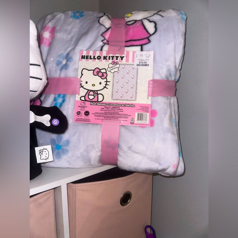 Twin hello kitty spring blanket 🌸